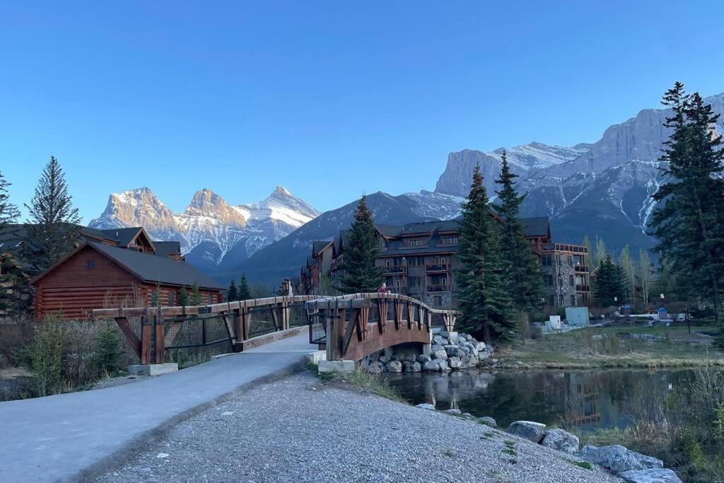 Unit #204 Cozy Mountain View 2Br In Canmore Downtown Appartement Buitenkant foto