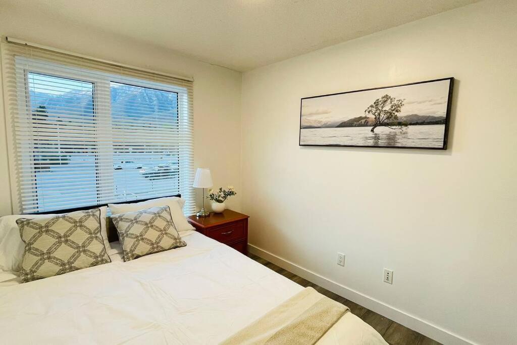 Unit #204 Cozy Mountain View 2Br In Canmore Downtown Appartement Buitenkant foto